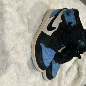 Kids University Blue Jordan Retro 1s size 1Y